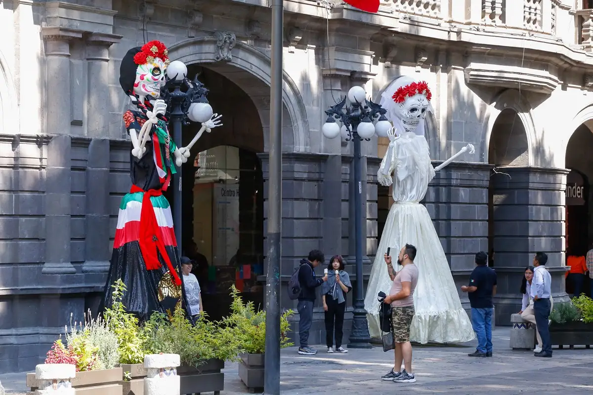 Así decoraron la ciudad de Puebla para el Día de Muertos; estos son los mejores spots | Foto: Gran Angular Agencia