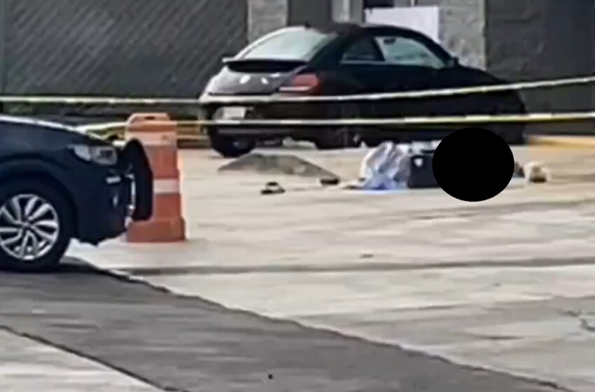  Balacera deja un muerto y un herido afuera del Walmart Zavaleta, se trataría de un asalto tras salir de un banco