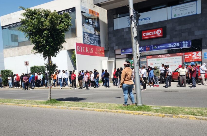  ¡Caos en Vía Atlixcáyotl! Machetes y piedras en plena trifulca  entre grupos de choque de la UPVA 28 de Octubre y Antorcha Campesina