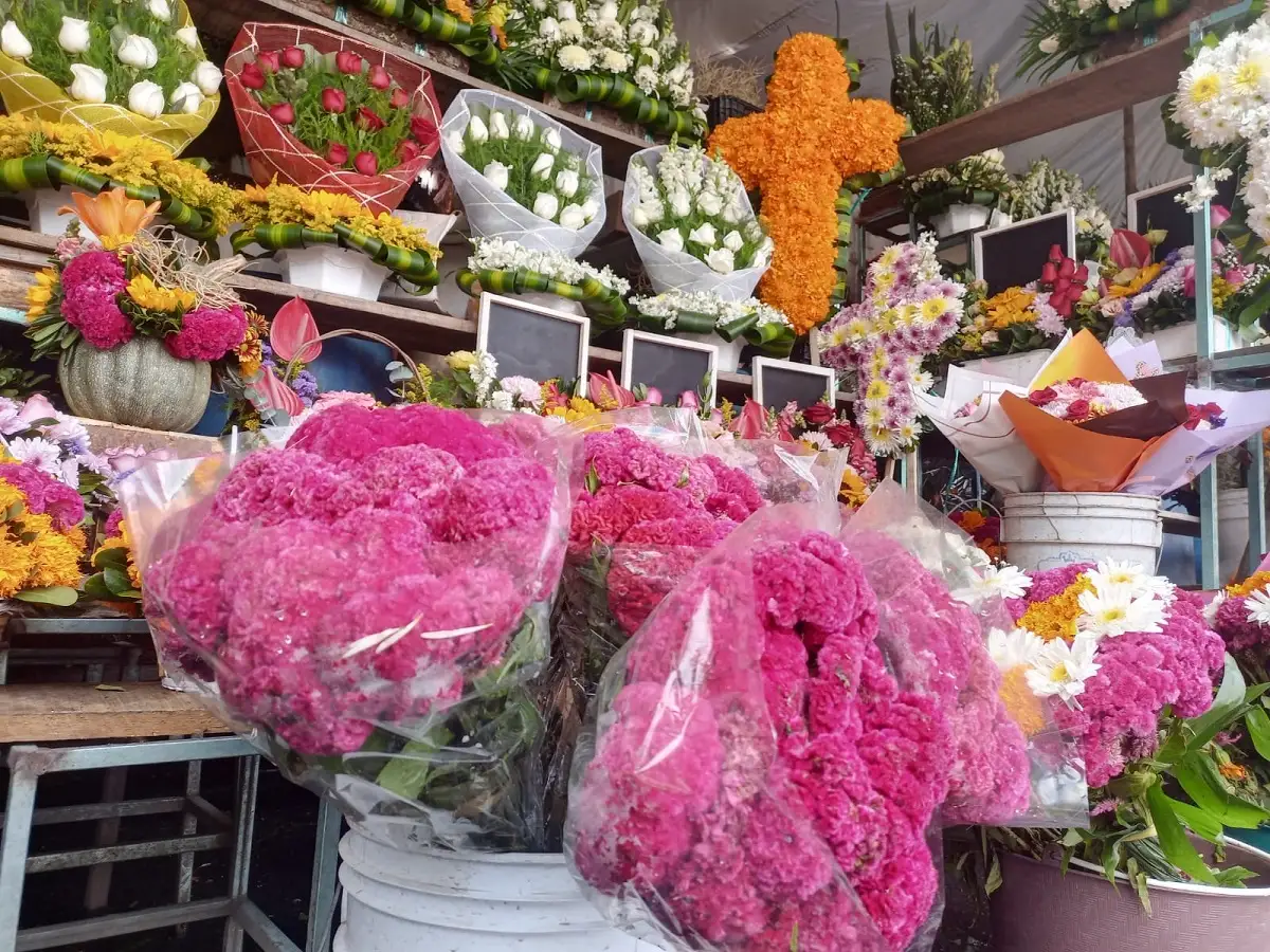 ¿Dónde encontrar el mejor precio de flores para el Día de Muertos en Puebla