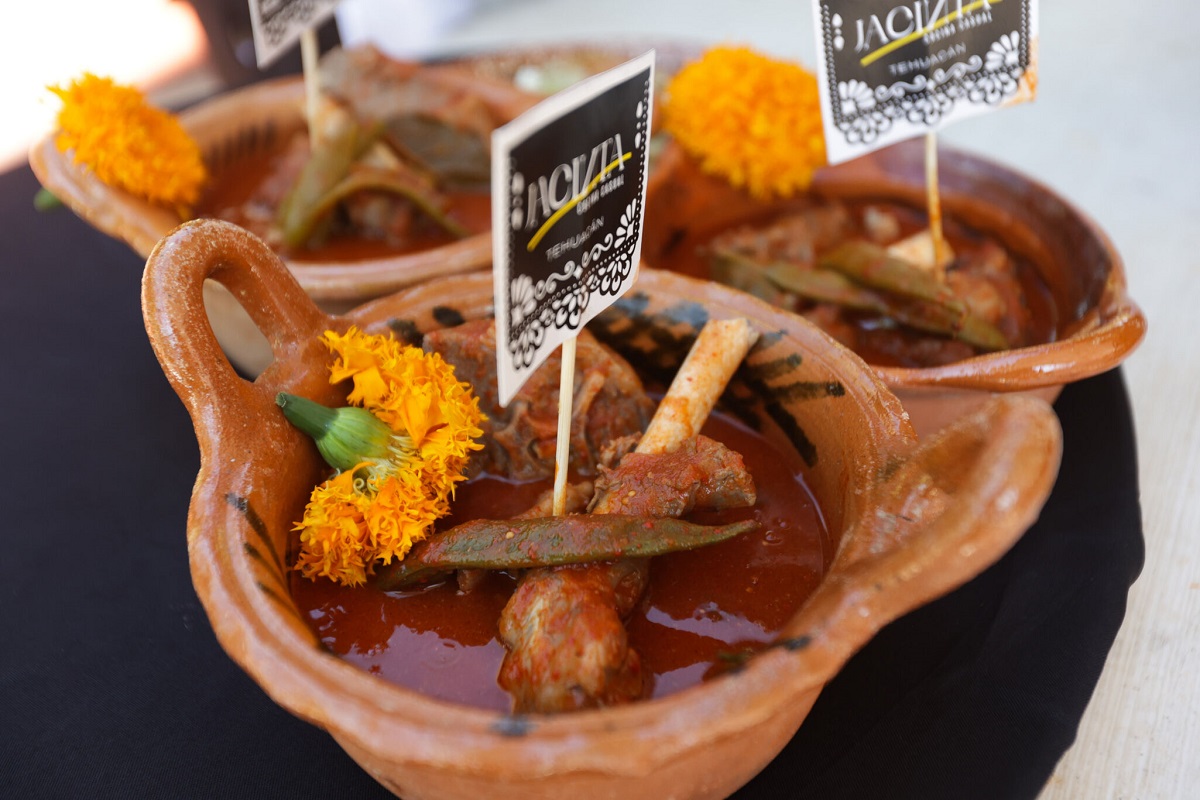 ¿Ya probaste el mole de caderas Aquí te enseñamos a prepararlo