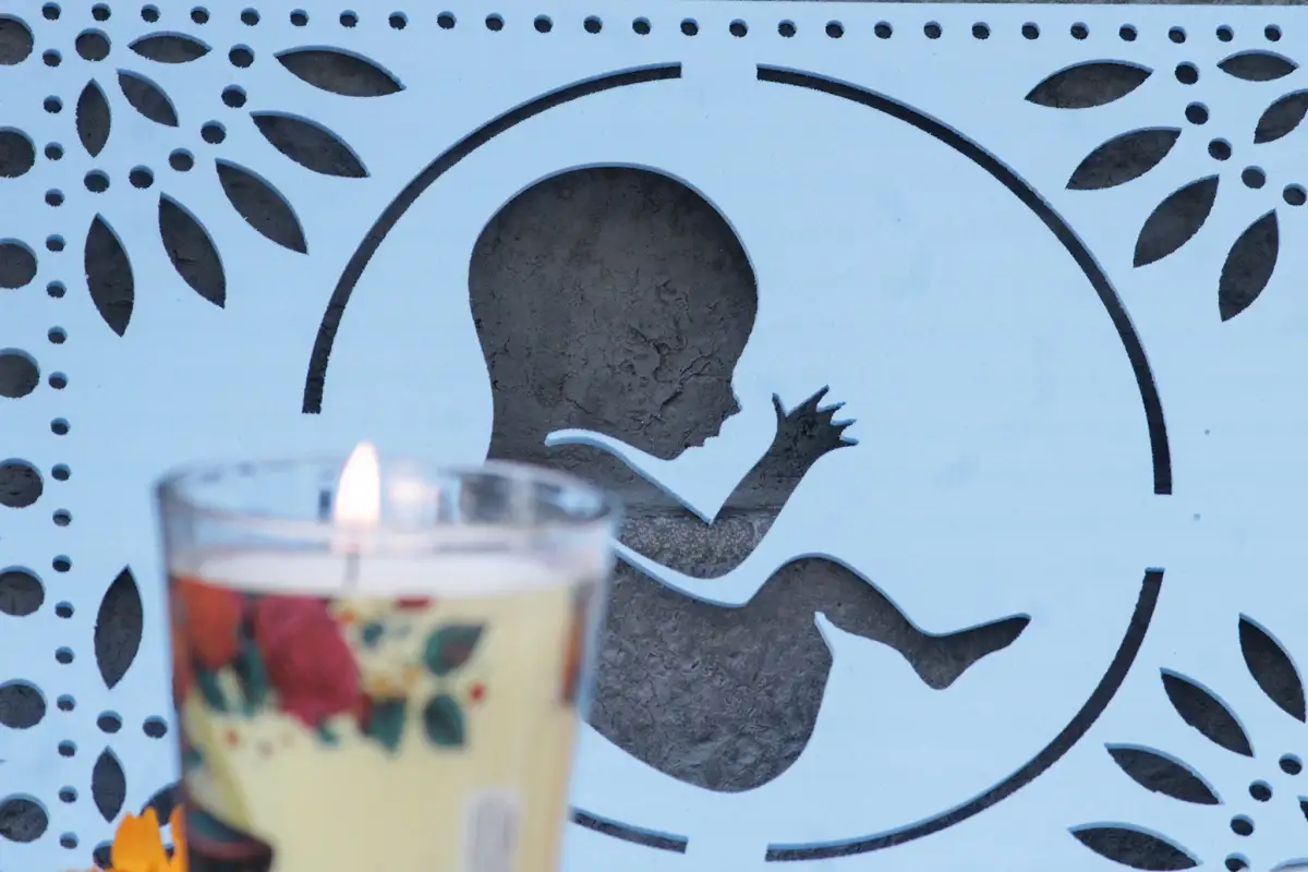Colocan ofrenda en memoria de los no nacidos 