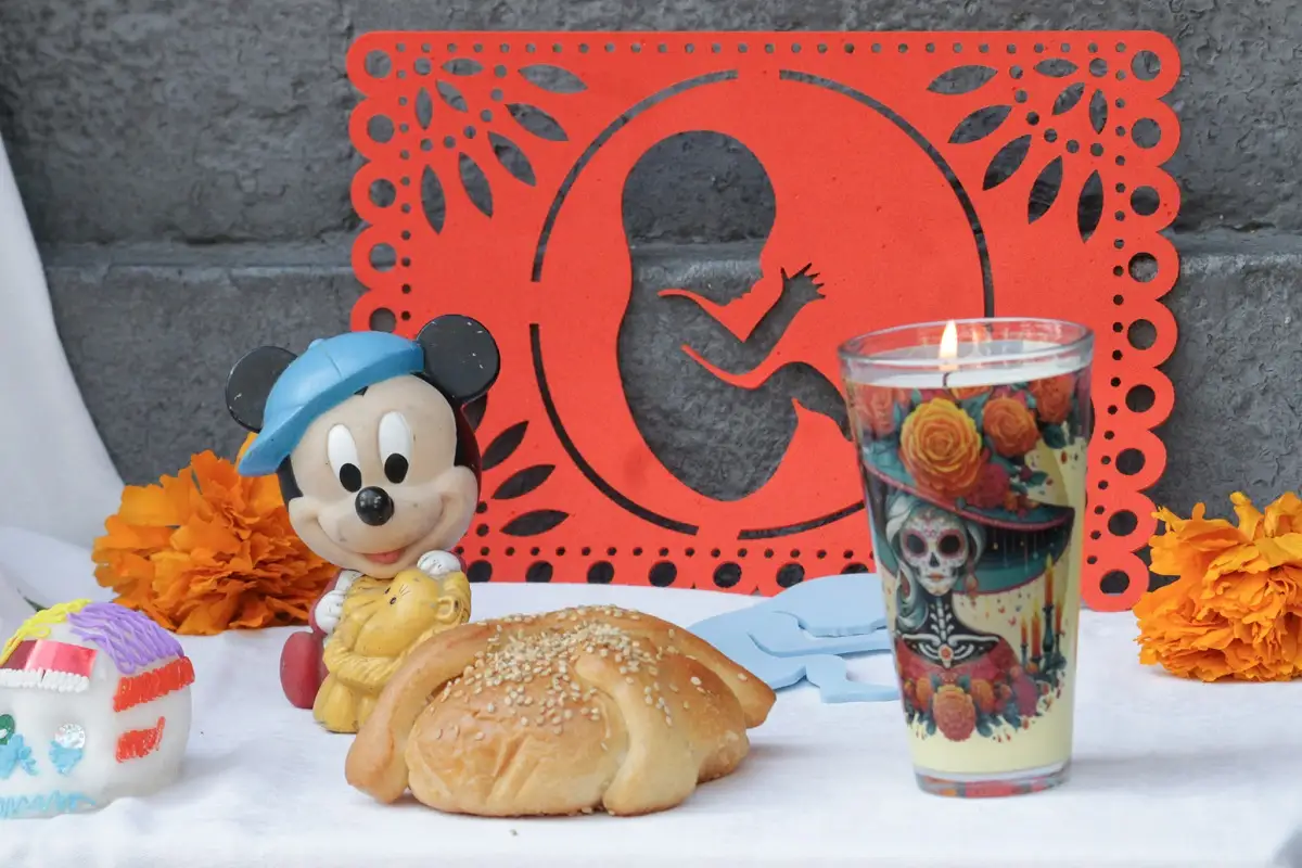 Colocan ofrenda en memoria de los no nacidos