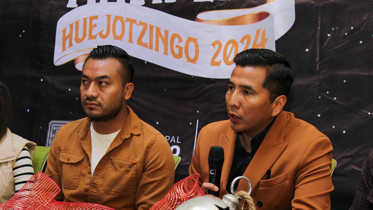 La magia de la navidad llega a Huejotzingo: Roberto Solís presenta la "villa navideña 2024"