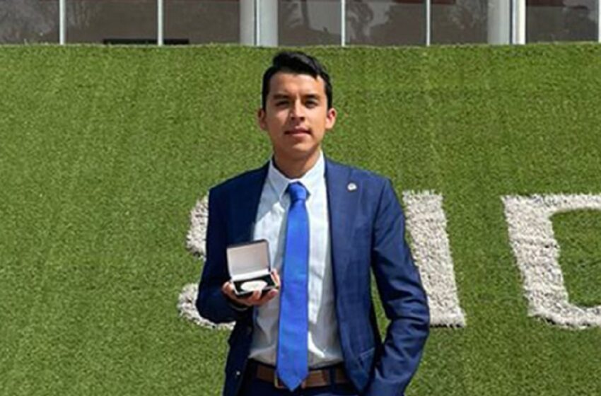  Pasante de Medicina del Complejo Regional Nororiental gana el Premio a la Excelencia Académica 2024
