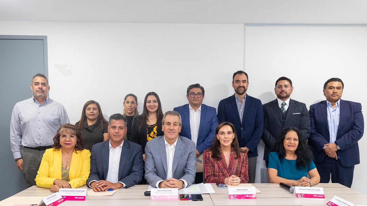 Pepe Chedraui y MariElise instalaron Junta Directiva del Sistema Municipal DIF 2024 -2027