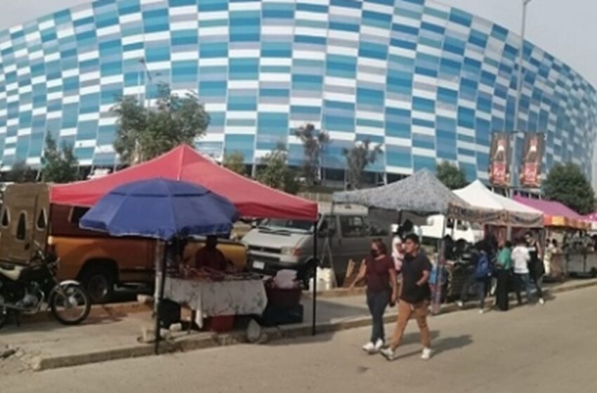  ¡Otra vez! Ambulantes se enfrentan por espacios antes del partido América vs Pachuca