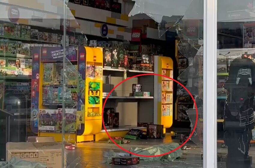  ¡Se llevan Legos a la mala! Destrozan Juguetrón y roban mercancía en pleno Boulevard 5 de Mayo