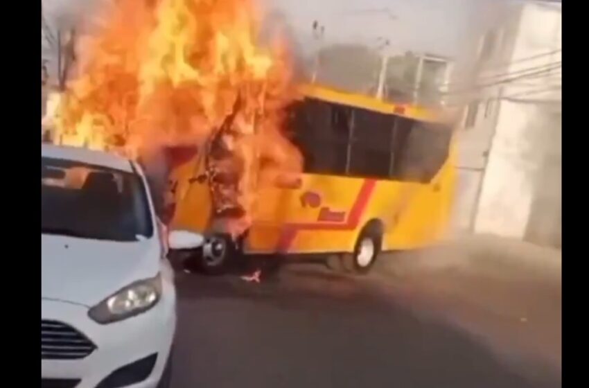  Se incendia autobús de la Ruta 10 en San Jerónimo Caleras y genera pánico en la zona