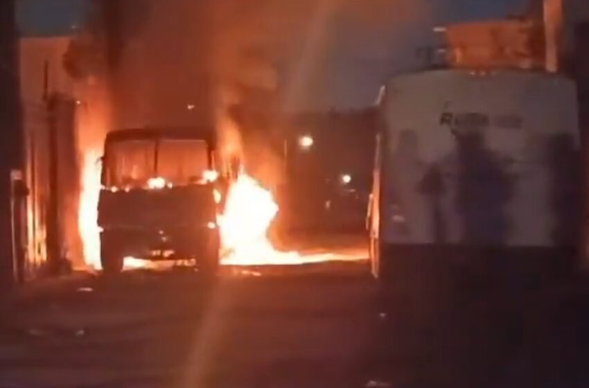  Otro incendio en transporte público: ahora «Los Morados» arden en Amalucan (VIDEO)