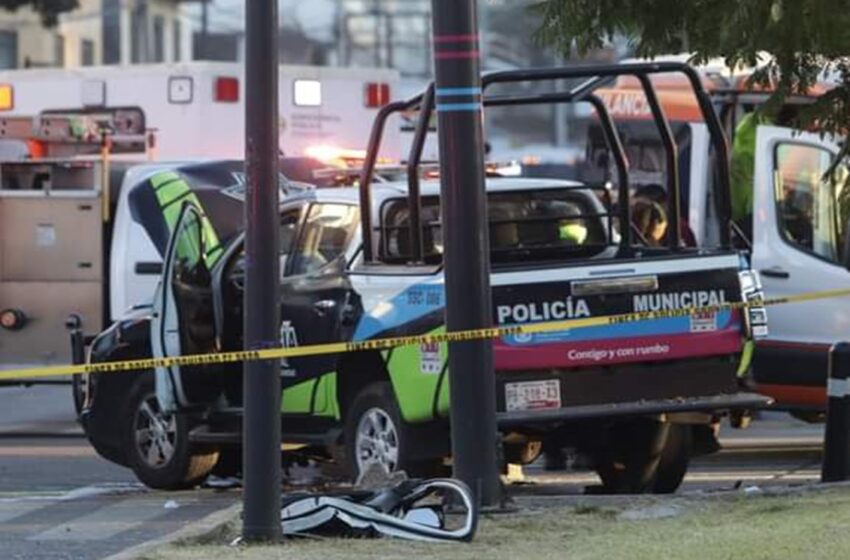  Tragedia en el Boulevard 5 de Mayo: choque entre patrulla y taxi deja un muerto y una policía herida