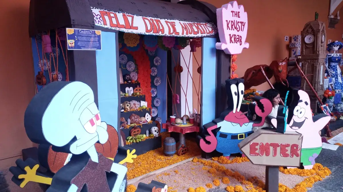 Colocan 33 ofrendas en Casa de la Cultura de Puebla
