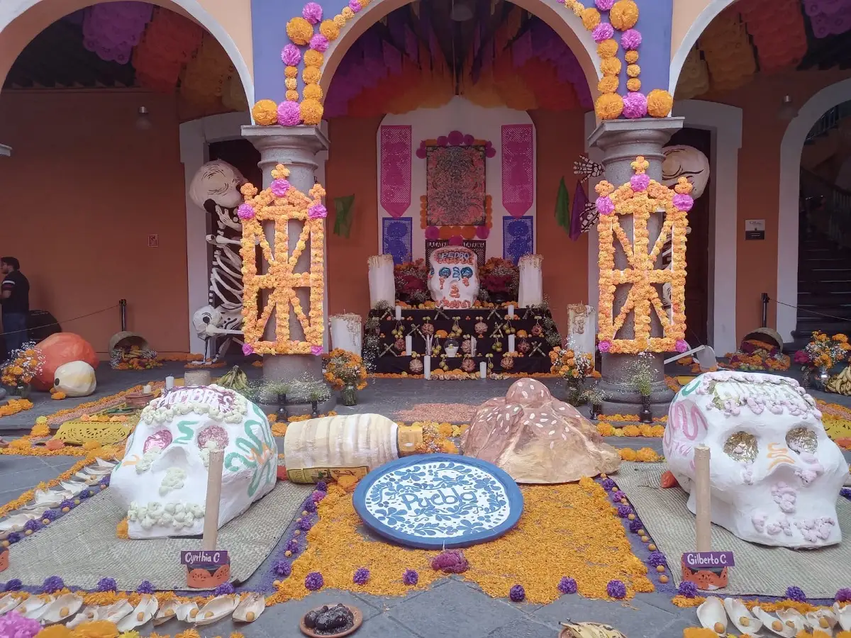¿Ya las viste Colocan 33 ofrendas en Casa de la Cultura de Puebla (+FOTOS)