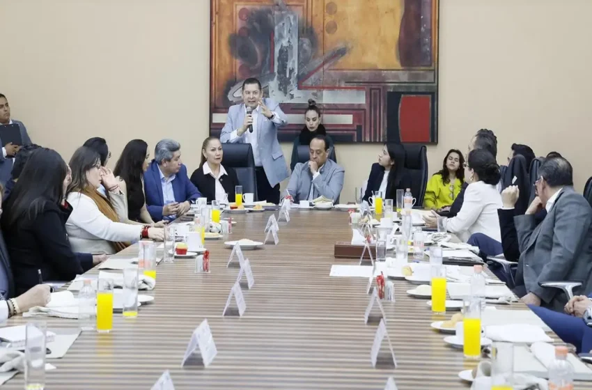  Alejandro Armenta ofrece a diputados federales trabajar sin filias ni fobias, por Amor a Puebla