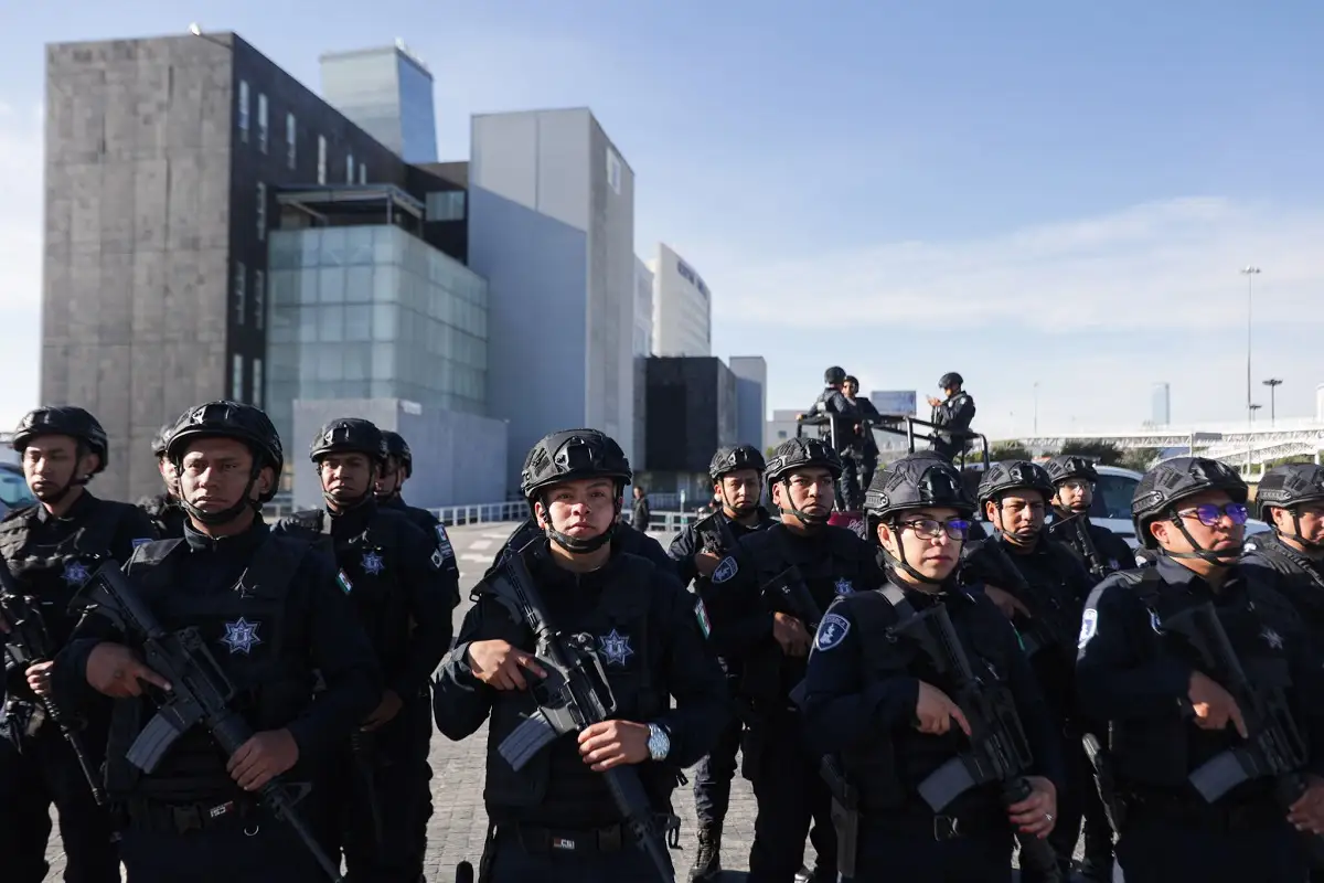 Armenta entrega 50 patrullas a la policía estatal