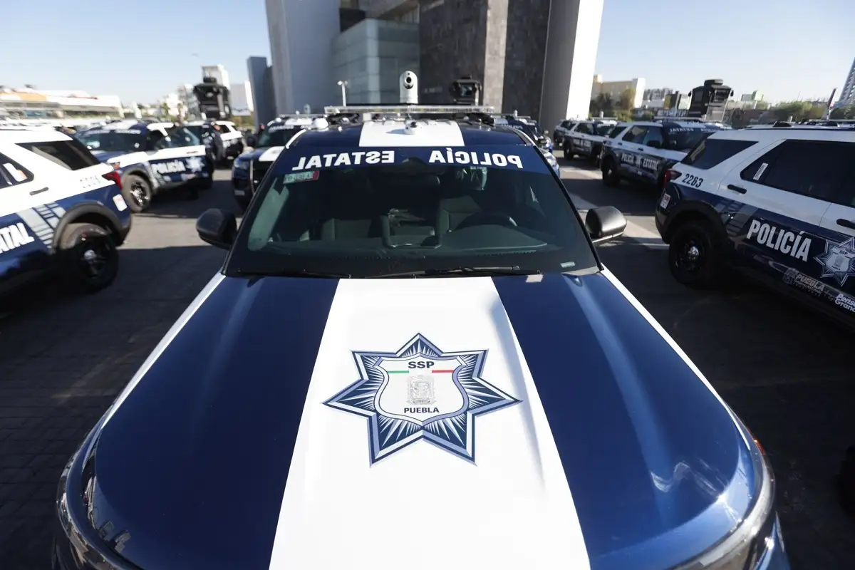 Armenta entrega 50 patrullas a la policía estatal