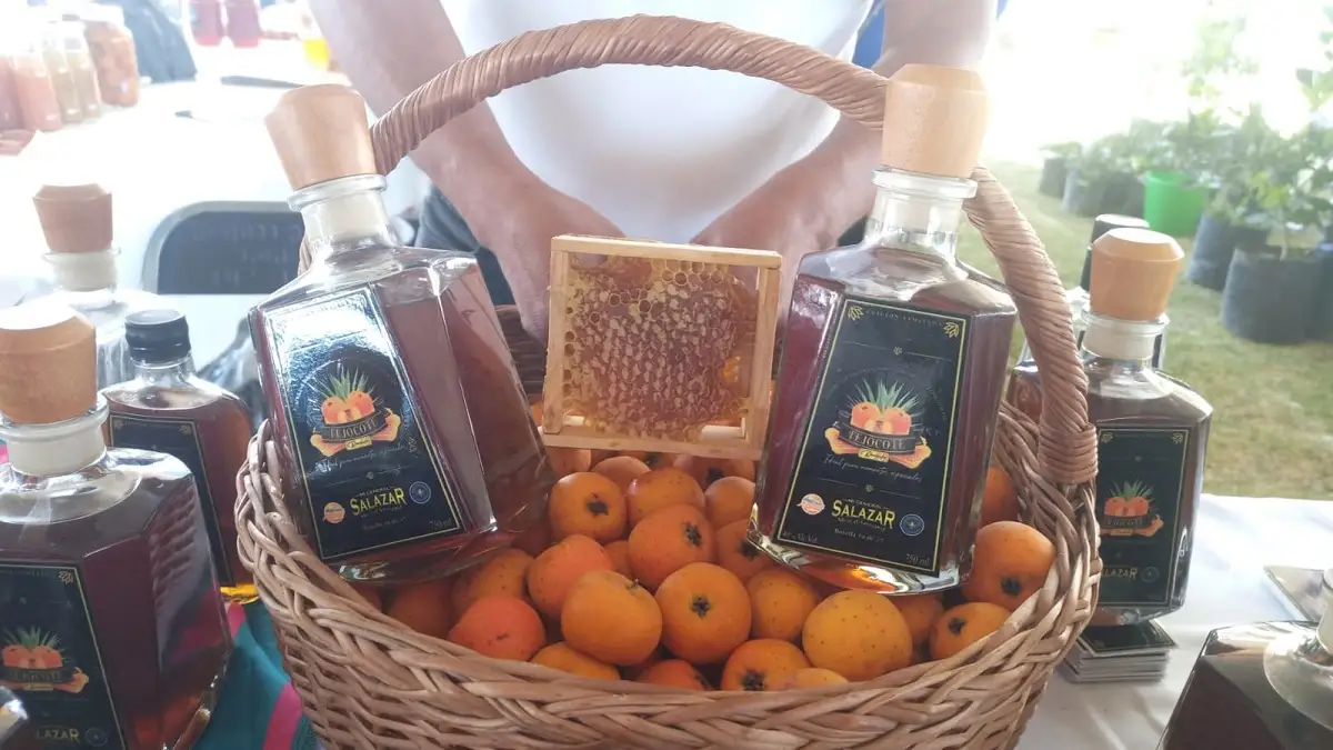 Conservas, ponche y mezcal ofrecen en la Feria del Tejocote en Huejotzingo