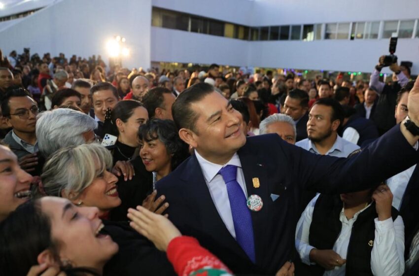  De la mano de las maestras y maestros, vamos a recorrer Puebla: Alejandro Armenta