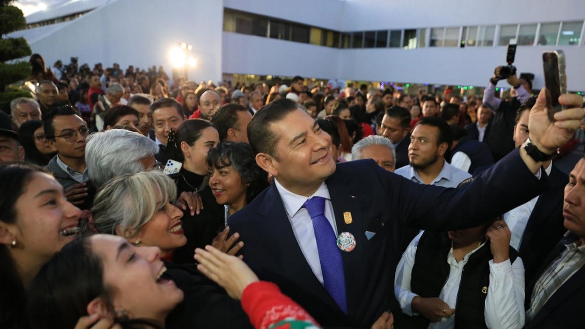 De la mano de las maestras y maestros, vamos a recorrer Puebla: Alejandro Armenta