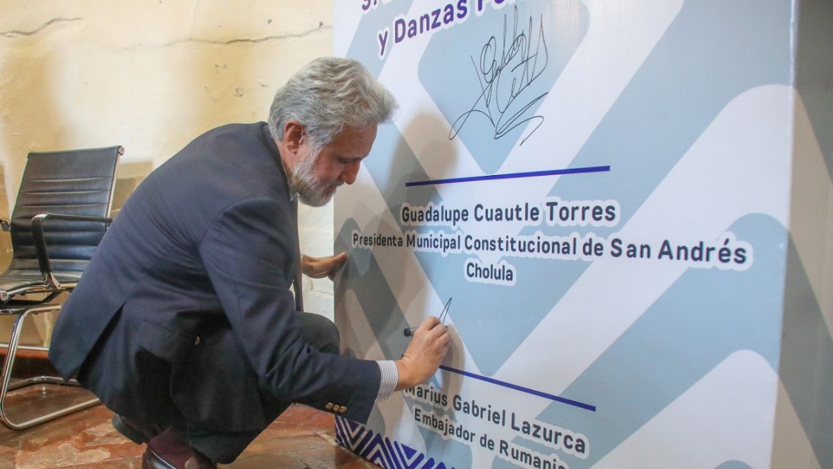 Impulsa Lupita Cuautle el intercambio cultural entre San Andrés Cholula y Rumania