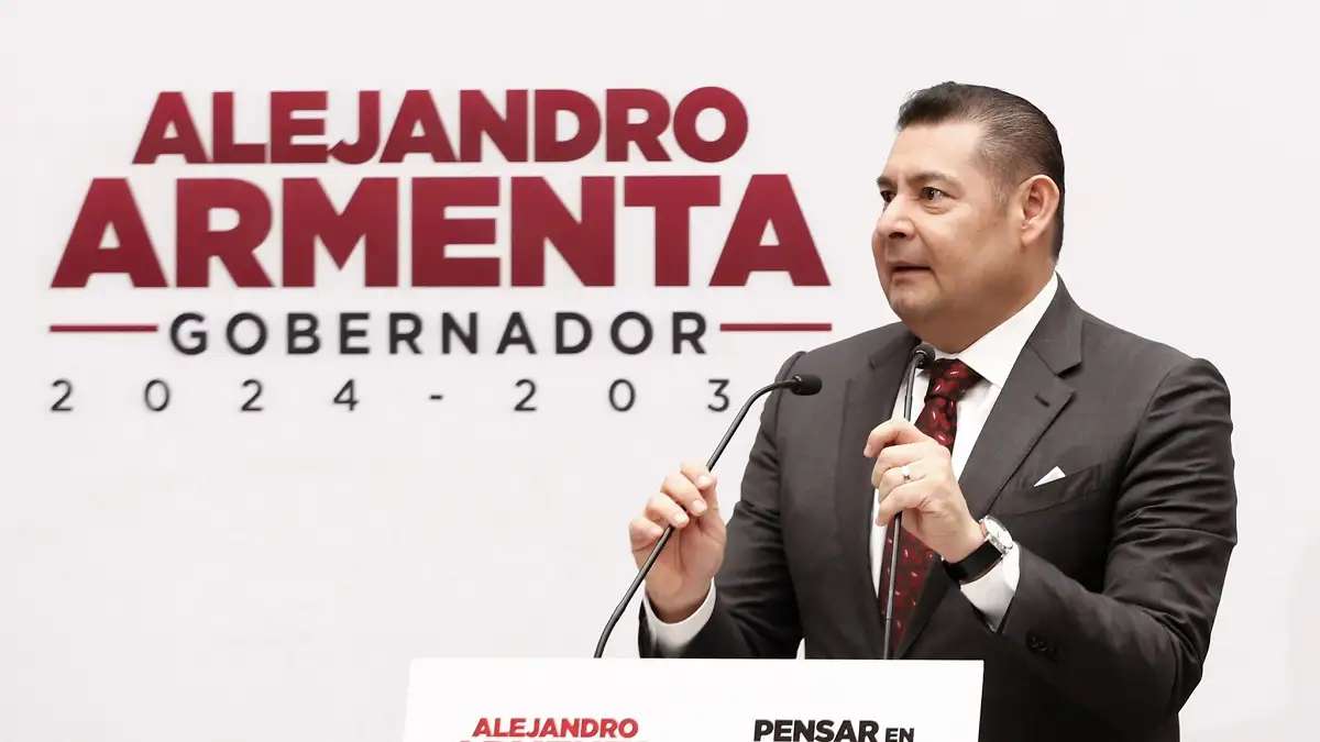 “No nos vamos a arrodillar”, advierte Armenta a transportistas por incremento al pasaje 