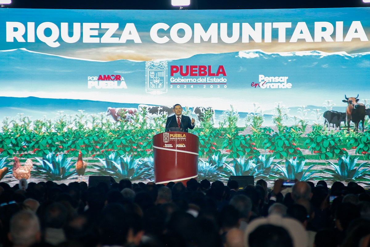 Alejandro Armenta asume la gubernatura de Puebla y promete gobernar con justicia y equidad