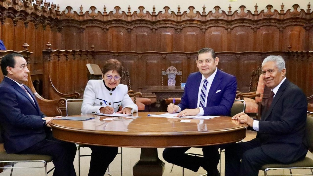 Armenta refrenda respeto a autonomía universitaria al signar convenio con la BUAP