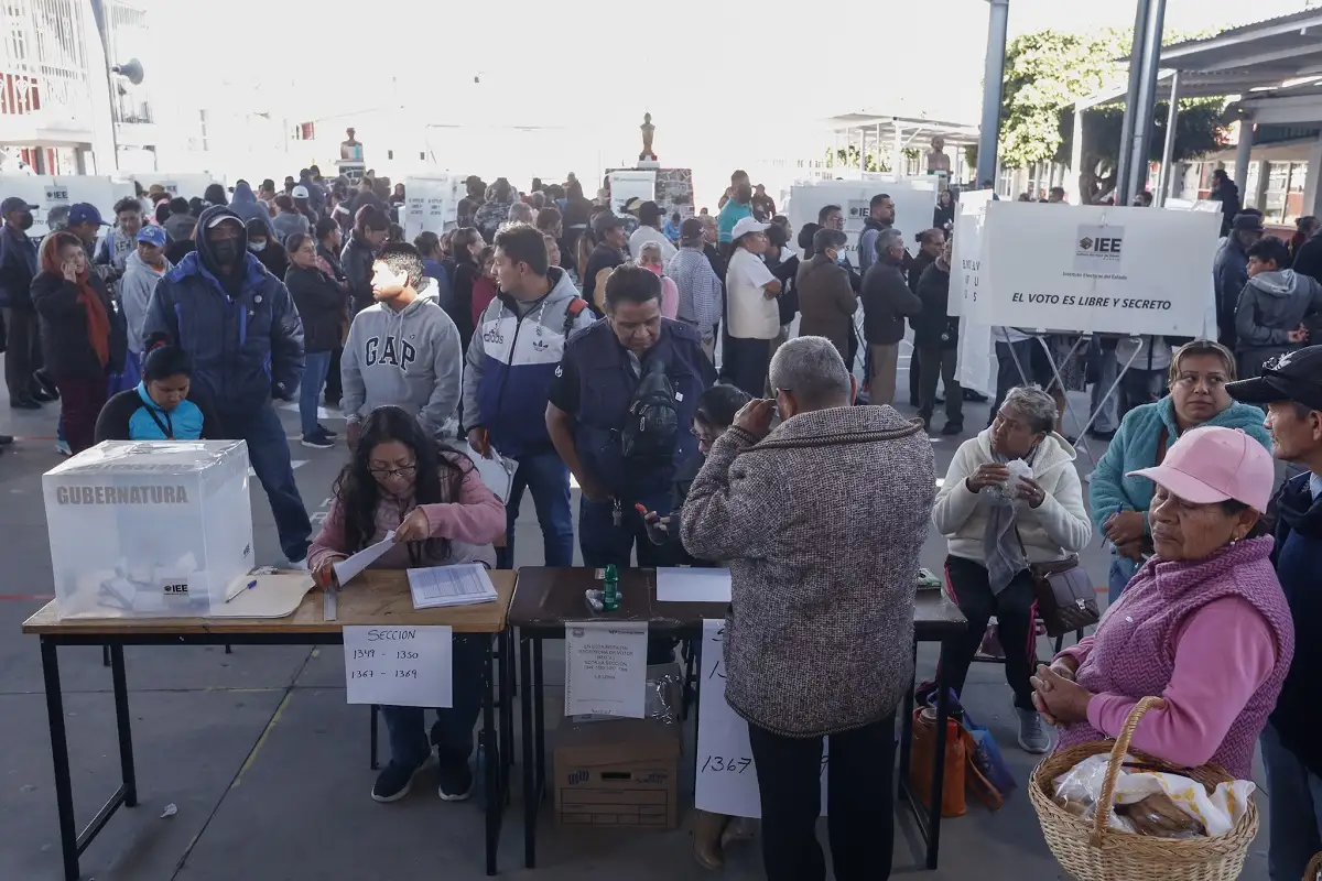 Con retraso de una hora y media arranca votación en Xochimehuacan