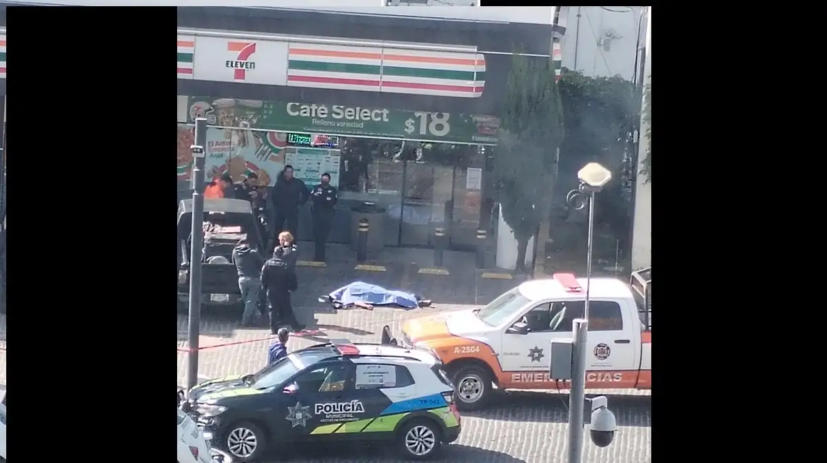 Joven fallece por infarto en el estacionamiento del 7 Eleven de la Juárez