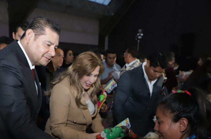  Más de 6 mil niñas y niños festejan Día de Reyes con Armenta