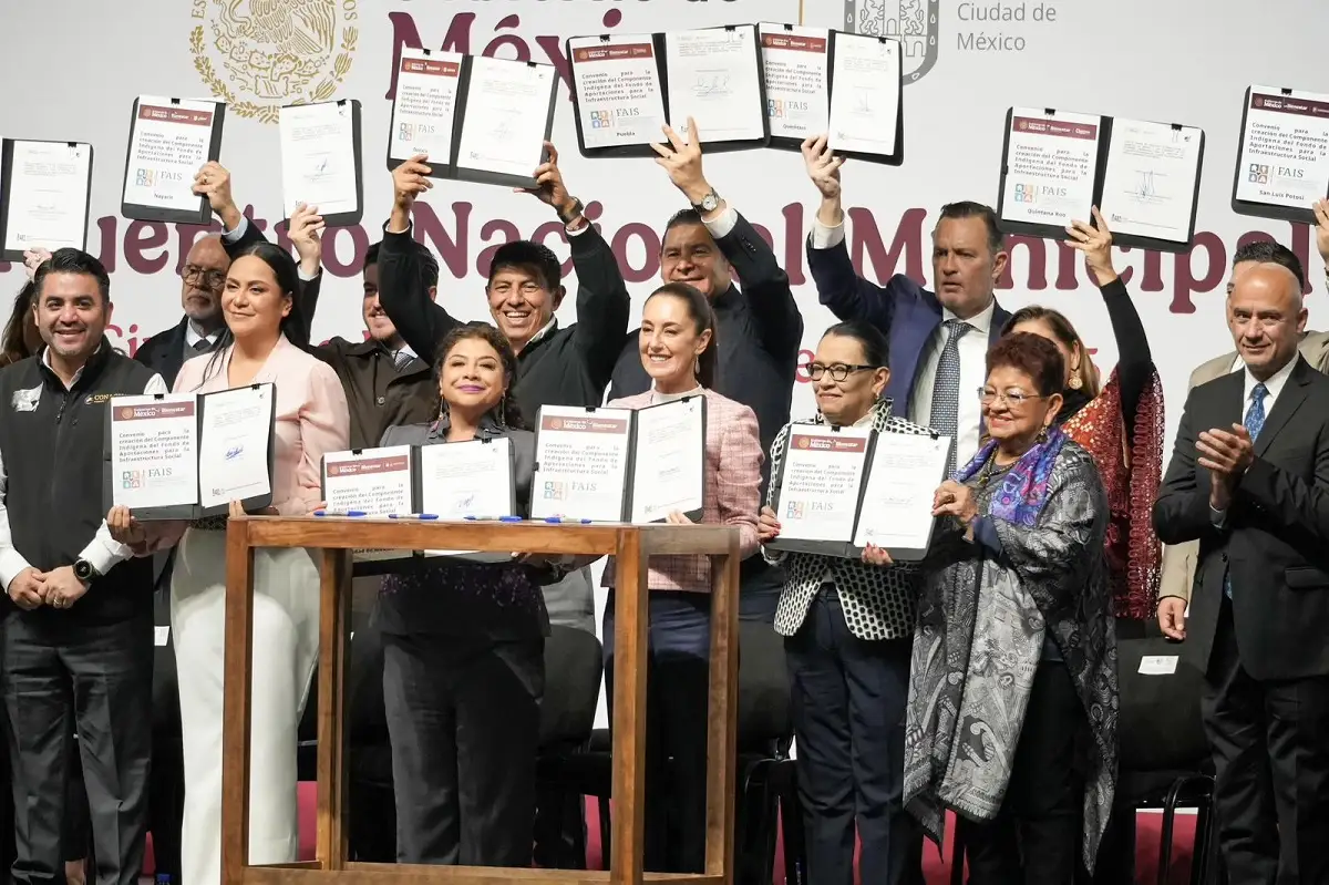 Acompañan Armenta y Pepe Chedraui a Claudia Sheinbaum al encuentro Nacional Municipal 2025     
