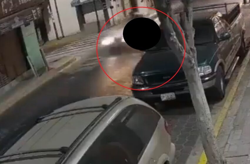  VIDEO: Automovilista se pasa el alto y deja a motociclista gravemente herido en Tehuacán