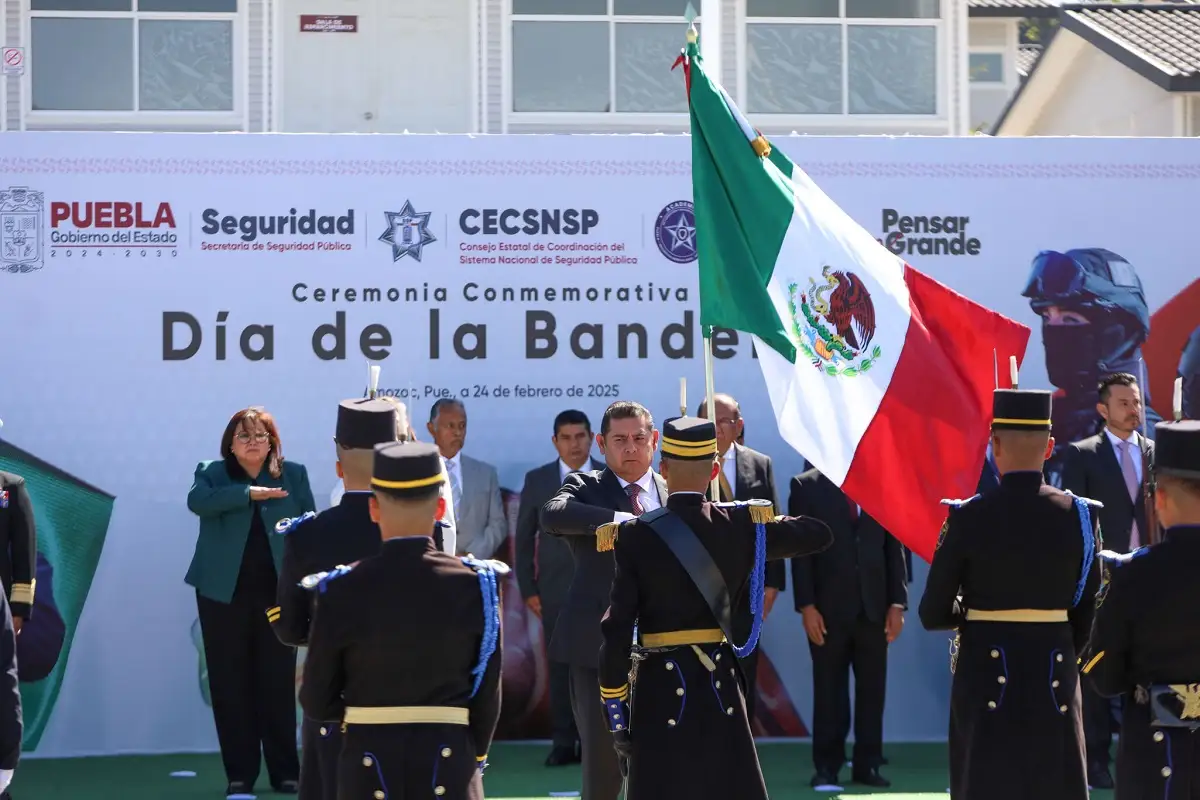 Armenta Mier conmemora el Día de la Bandera y pide colaboración con gobiernos extranjeros