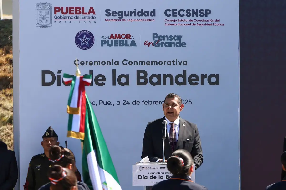 Armenta Mier conmemora el Día de la Bandera y pide colaboración con gobiernos extranjeros