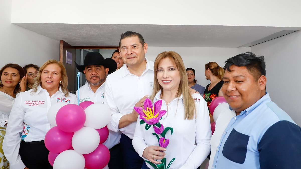Armenta inaugura la 3a. de 15 Casas Carmen Serdán a favor de las mujeres