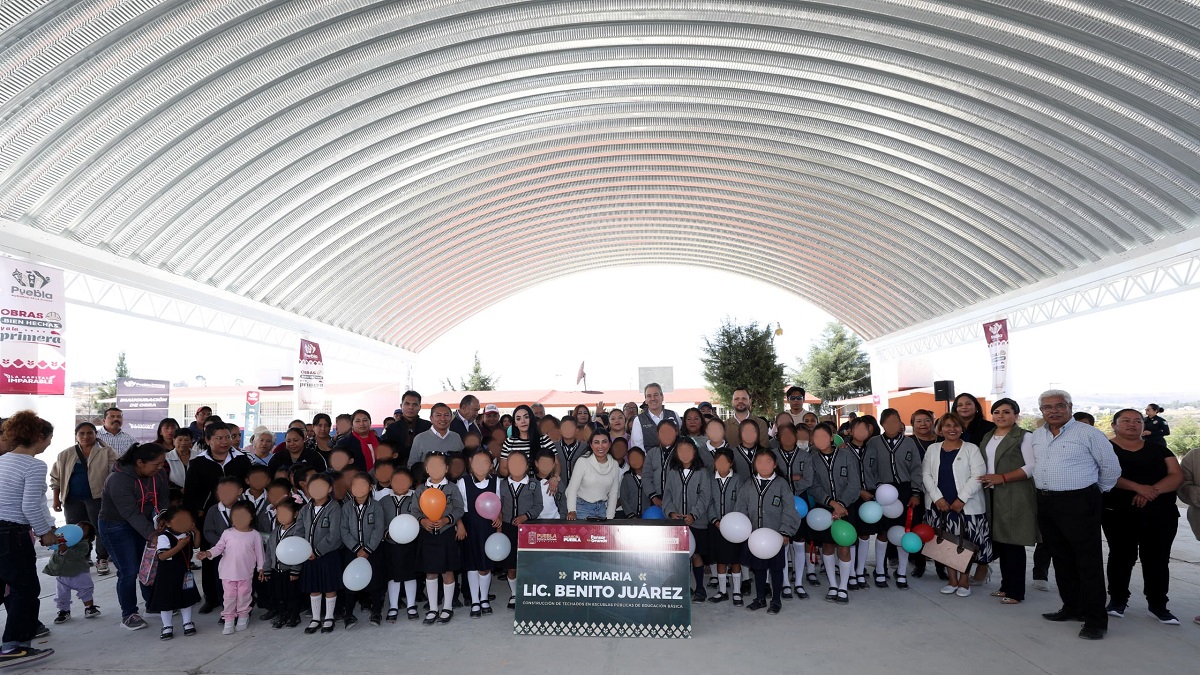 Entrega Pepe Chedraui infraestructura educativa en la Junta Auxiliar de San Francisco Totimehuacán