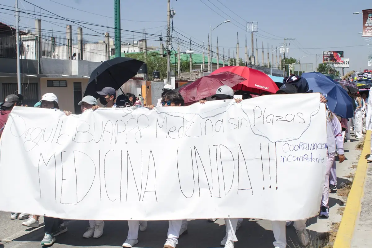 Estudiantes de Medicina impiden primera mesa de diálogo con directora interina