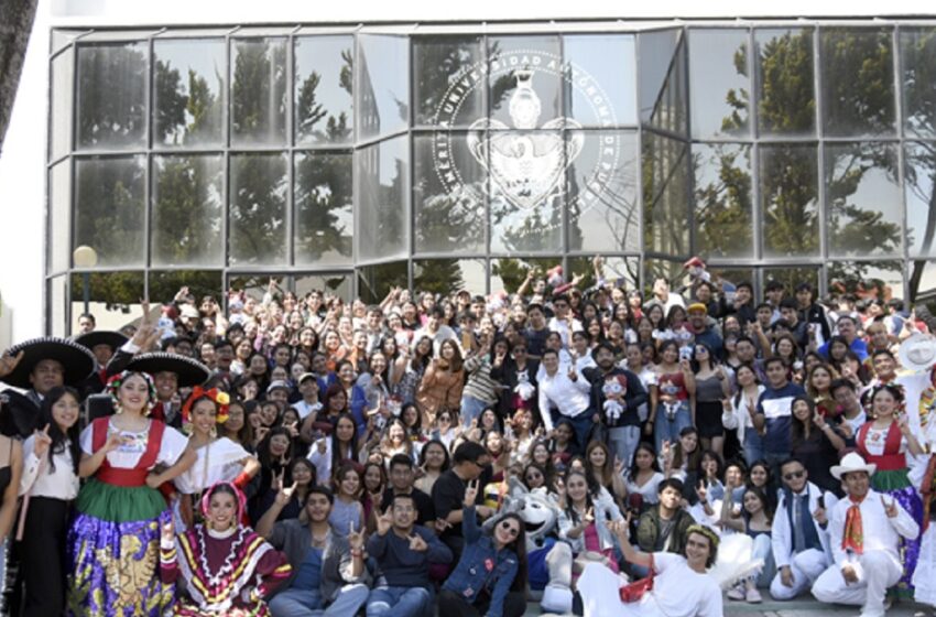  Los universitarios BUAP celebraron el amor en todas sus expresiones