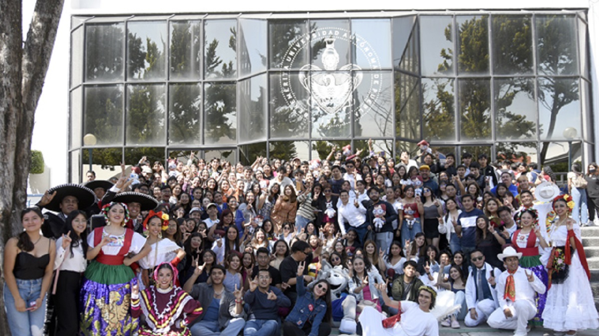 Los universitarios BUAP celebraron el amor en todas sus expresiones