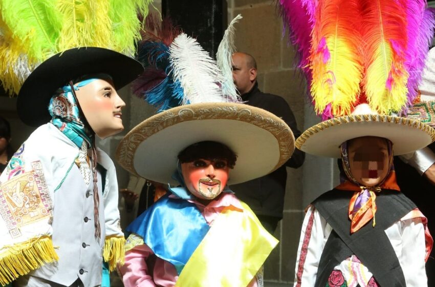  Pequeños huehues en escena: el carnaval infantil del barrio del alto llegó al corazón de Puebla
