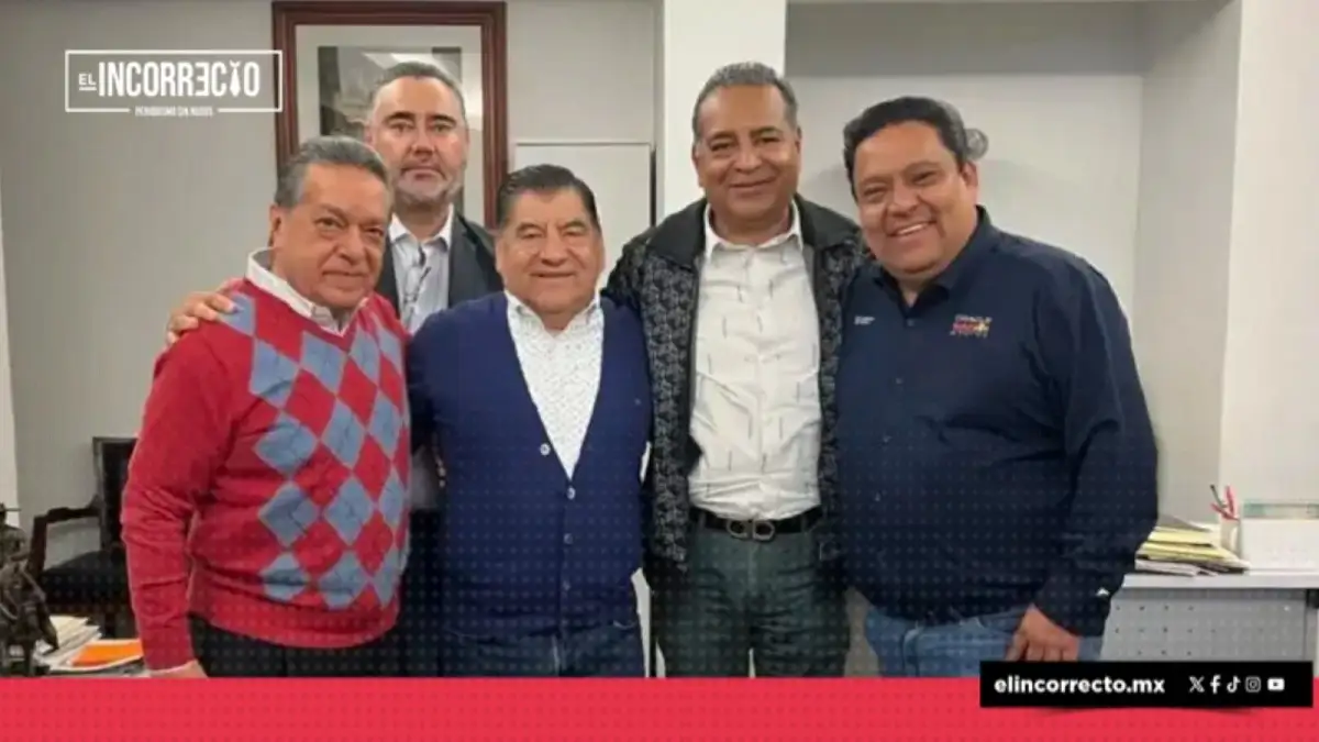 Con su brazalete, reaparece Mario Marín con empresarios y políticos