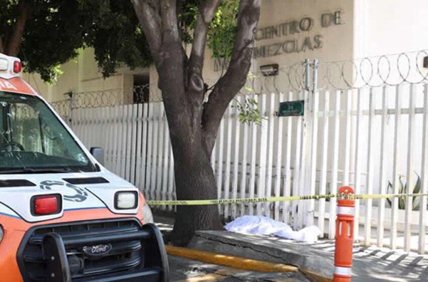  Tragedia en Puebla: abuelito muere de un infarto frente al IMSS San José