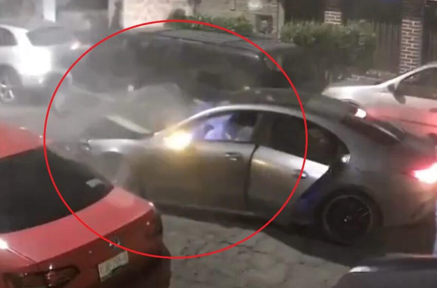  Poblano choca su Mercedes Benz contra tres autos estacionados en La Hacienda y no quiere pagar