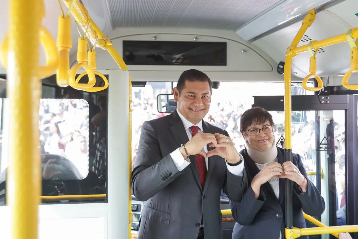 Rutas del transporte público de Puebla y taxis estrenarán unidades eléctricas (+FOTOS)