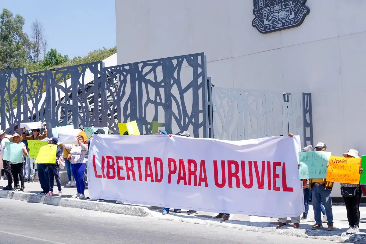 Acarreados de los Gónzalez Vieyra secuestran el Congreso y exigen su liberación; trabajadores y diputados llevan horas encerrados