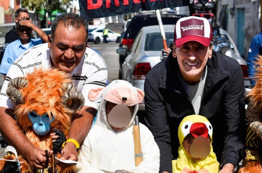  Acude Pepe Chedraui al corte de listón para el inicio del Carnaval de San Baltazar Campeche