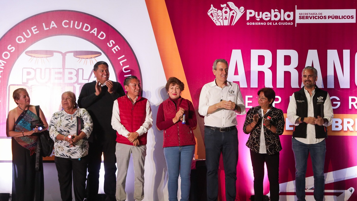 Arranca Pepe Chedraui el Programa Puebla Brilla con modernización de luminarias en Arboledas de Loma Bella