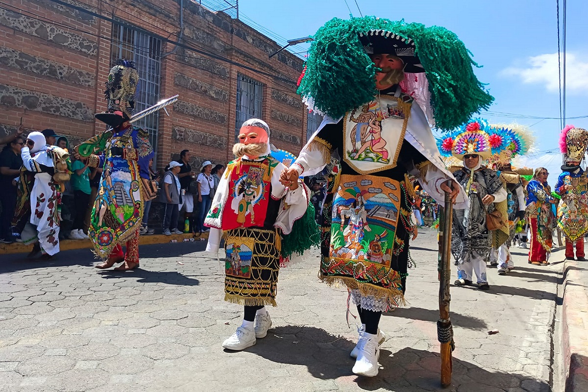Cierra carnaval en San Pedro Cholula, con un desfile lleno de música y tradición