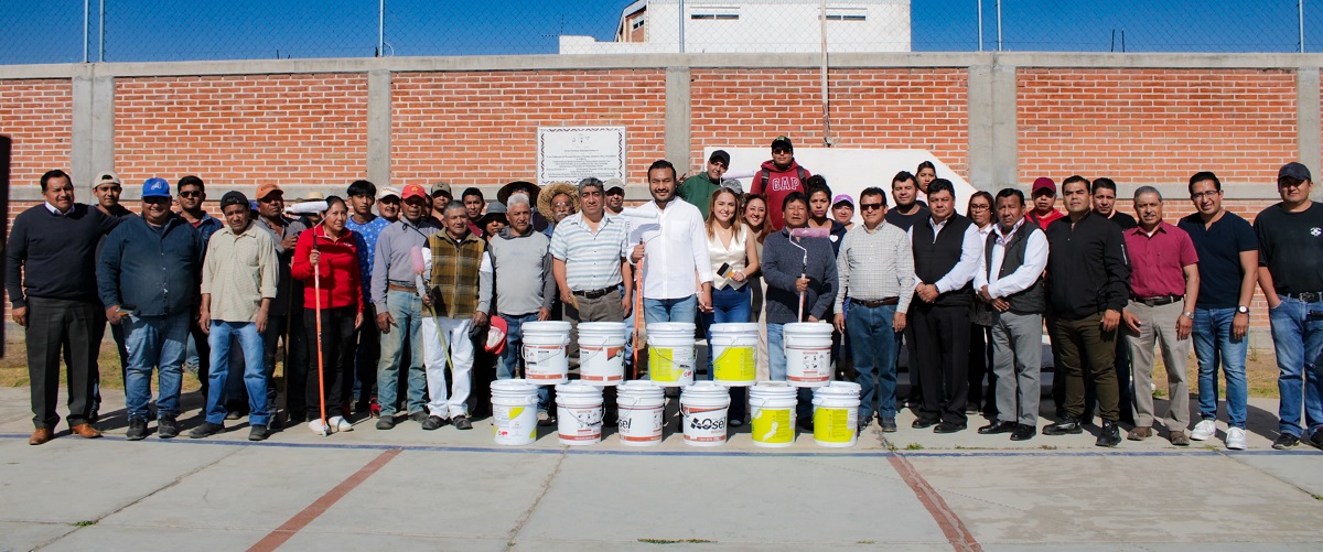 "Coloreando la educación": un esfuerzo de Roberto Solís para transformar las escuelas de Huejotzingo