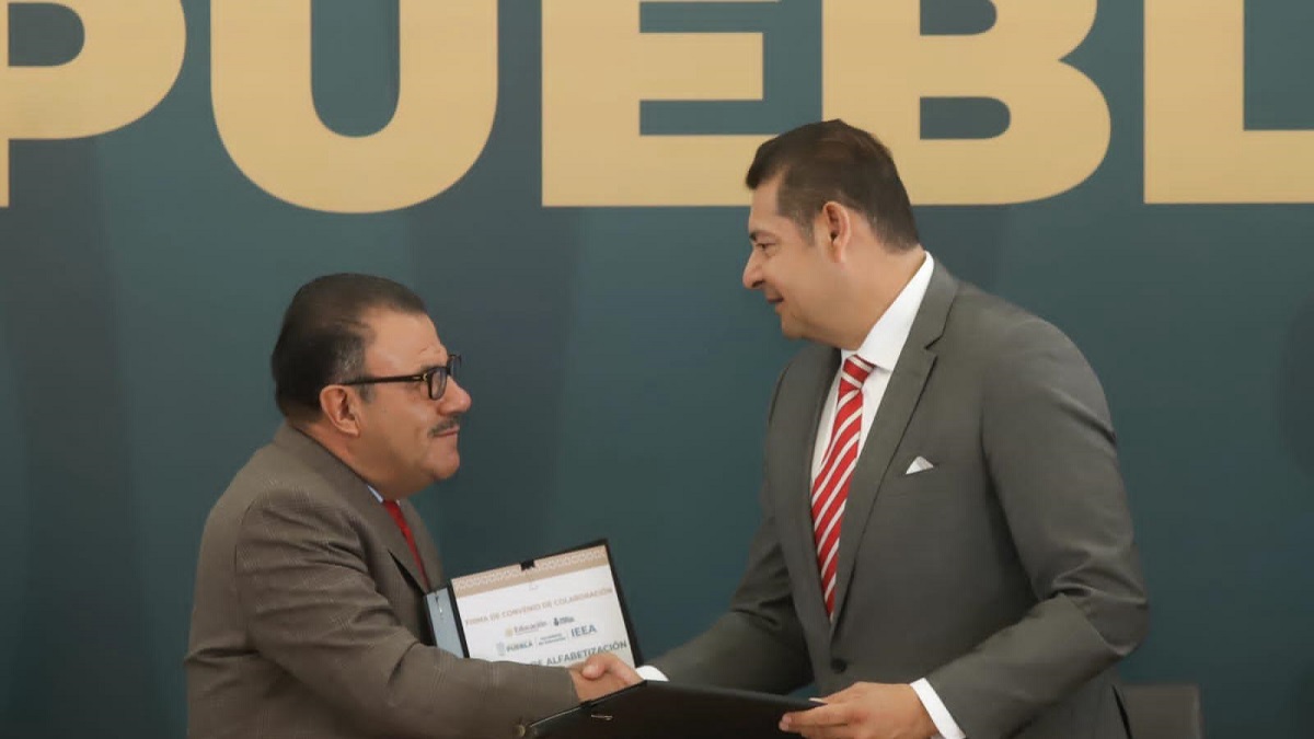 Puebla será primer estado en levantar la "Bandera Blanca" en analfabetismo con jornadas de alfabetización